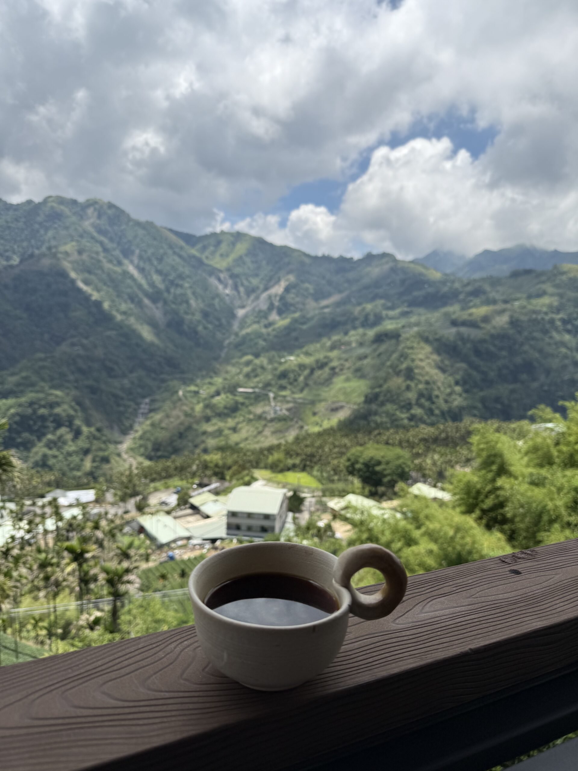 Rueli Chiayi – Utsikt, te, kaffe & lite tårar